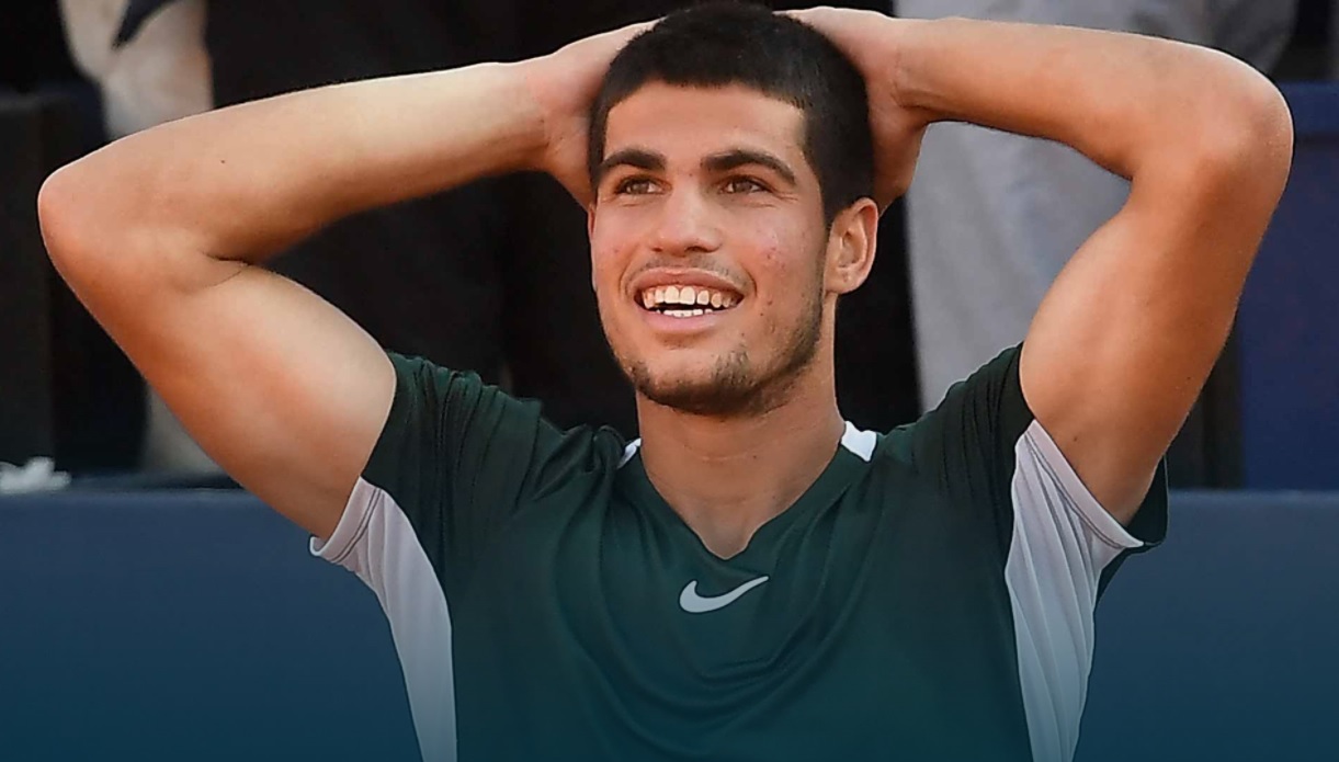 展现了他在 展现了他在