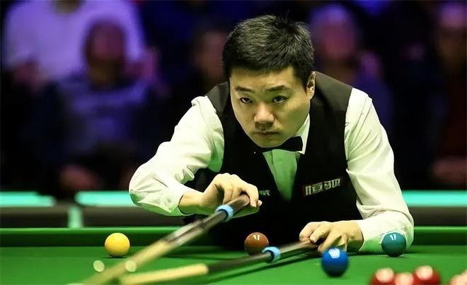 更加黯淡 更加黯淡