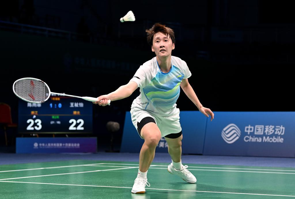 逼迫中后场 逼迫中后场